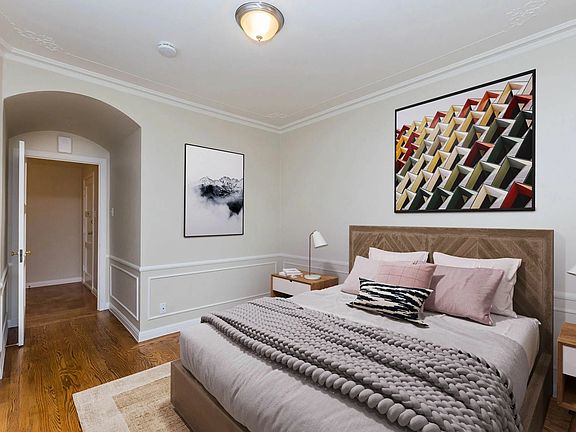 4th image of 1872 Pacific Ave #501