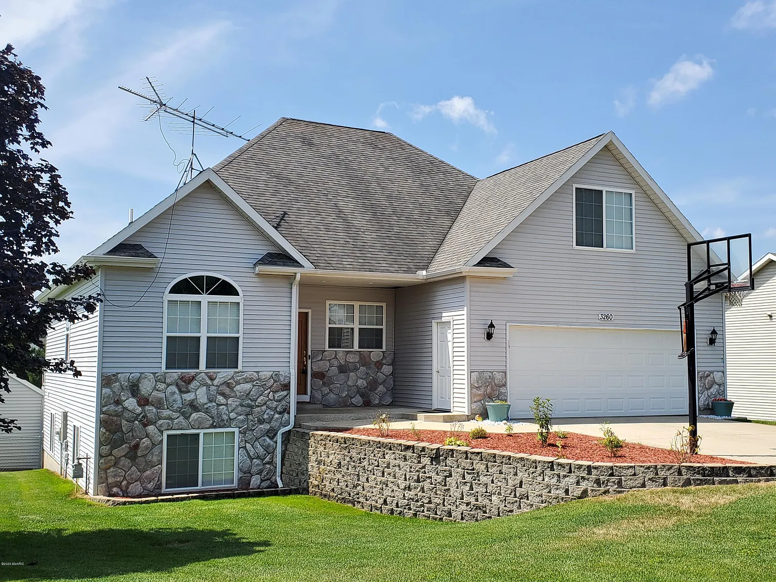 3260 Bluebird Ln photo 1