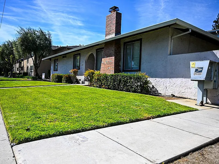 3275 Brookdale Dr #6 — Photo 2