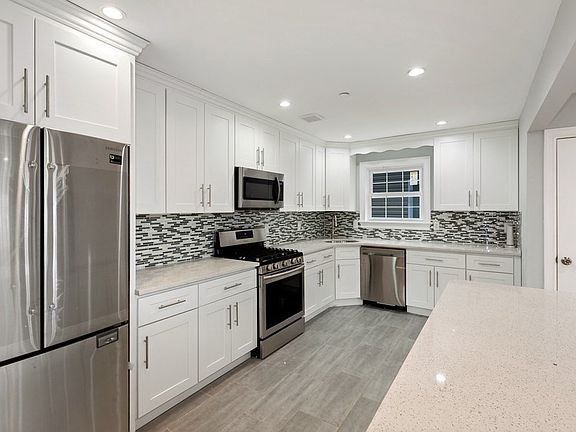 4th image of 11718 196th St
