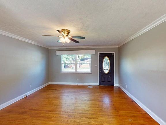 3rd image of 1015 W Skyline Dr