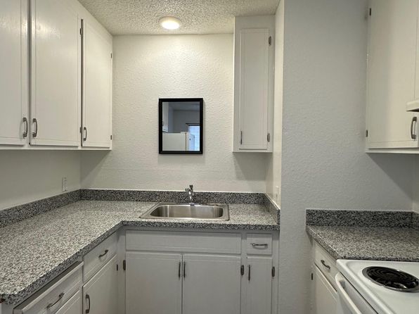 15 Royale Ave #8