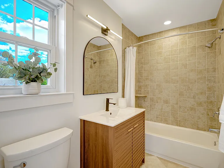 1012 Croton Dr — Photo 9