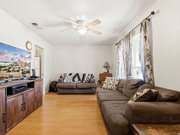 5th image of 4314 Clear Spring Dr