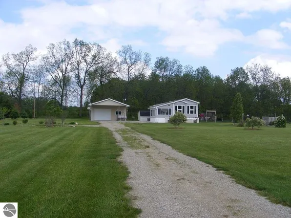 11551 Deaner Rd, Riverdale, MI 48877