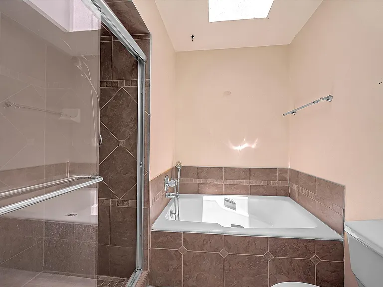 10 Mariner Village Dr — Photo 28