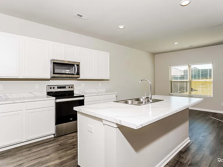 215 Tobin Ln — Photo 4