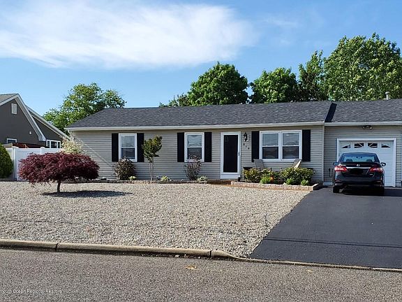 2nd image of 816 E Hickory Dr