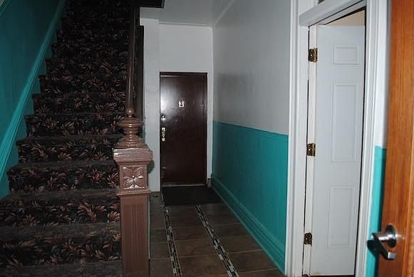 2 front entrances