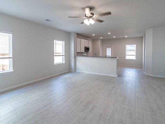 5th image of 3016 Sunflower Ln