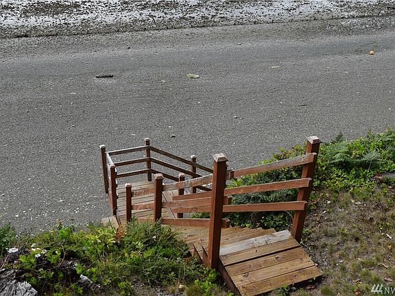 3rd image of 91 E Shoreline Ln