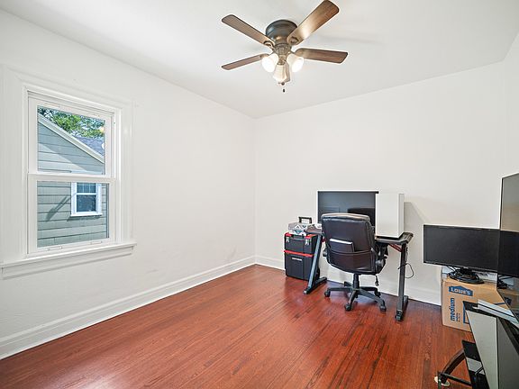 3rd image of 1834 S Jefferson Ave