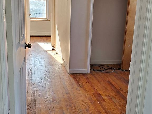 5th image of 34 Vroom St APT 6