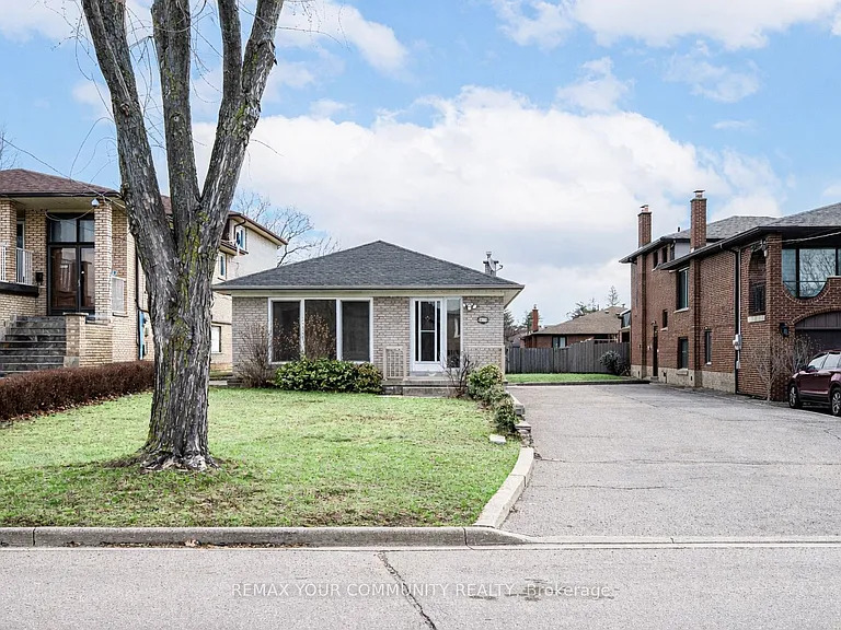57 Apted Ave #UPPER — Photo 2