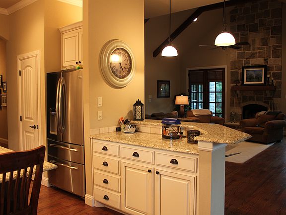 5th image of 817 Falls Creek Ct