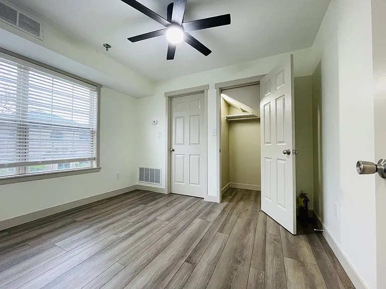 125 N Washington St — Photo 152