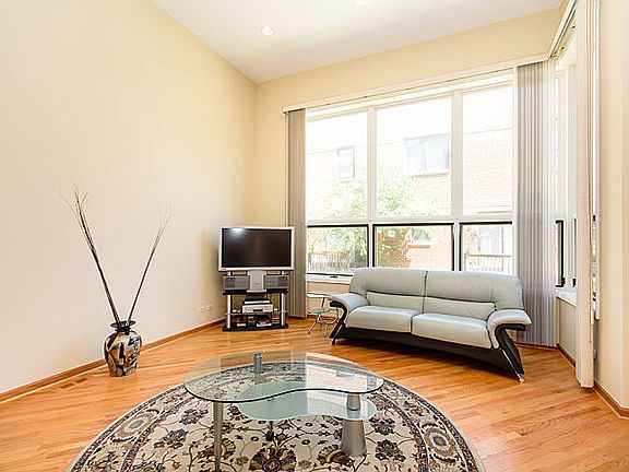3rd image of 6536 N California Ave Unit F