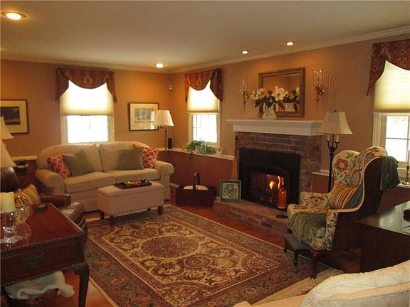 5th image of 14 Oakwood Ln