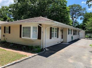 146 Baybright Dr E, Shirley, NY 11967