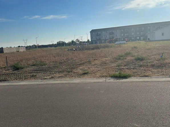 522 Bunyan Dr, Harrisburg, SD 57032