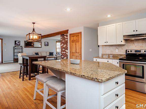 5th image of 157 Highland Road