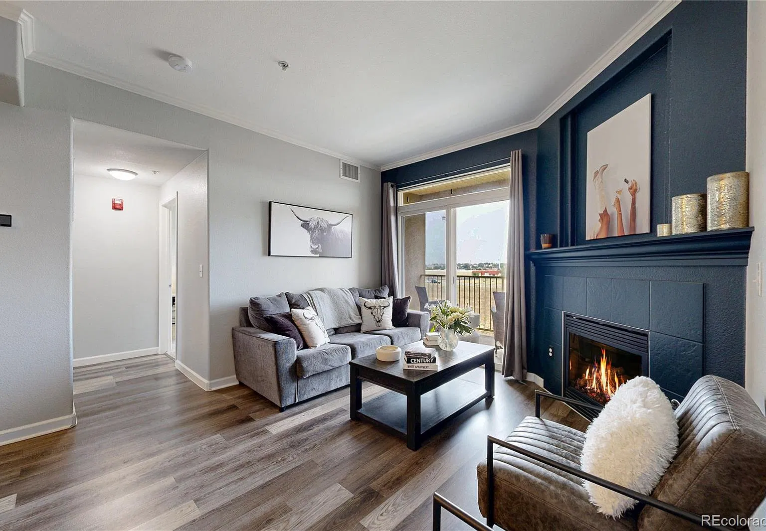 2 bed, 998 sqft, $2,100 — Photo 3