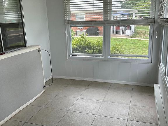 3rd image of 239B Columbine Ave