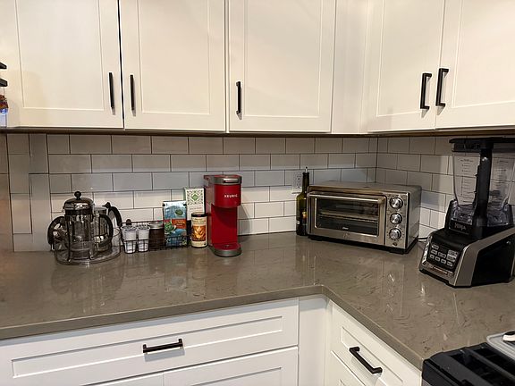 3rd image of 518 Woodward Ave #B