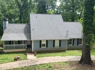 2710 Northlake Rd, Gainesville, GA 30506