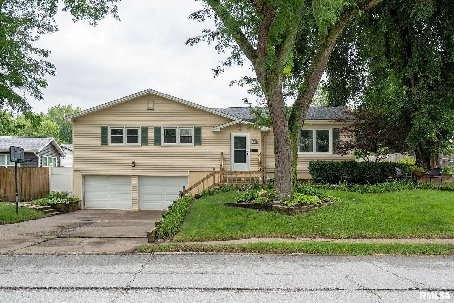 2217 Olympia Dr photo 1