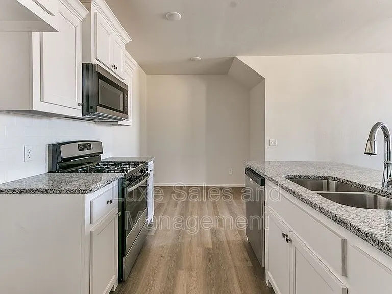 10530 Utica Dr — Photo 14
