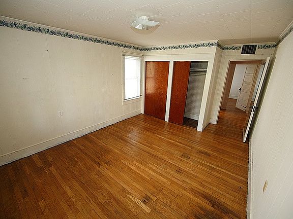 4th image of 108 E Wiseman Ave