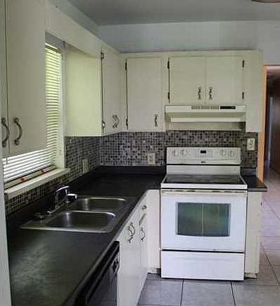 4th image of 2721 NW 24th St