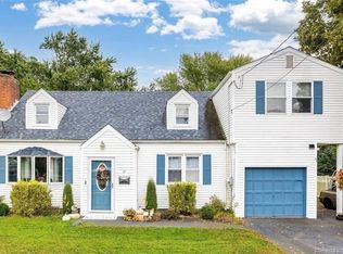 17 White Dr, Hamden, CT 06514
