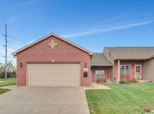 7625 Greycliff Dr, Lincoln, NE 68516