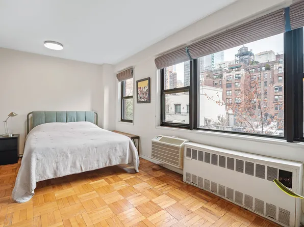 345 East 52nd Street 7B image 2 of 9