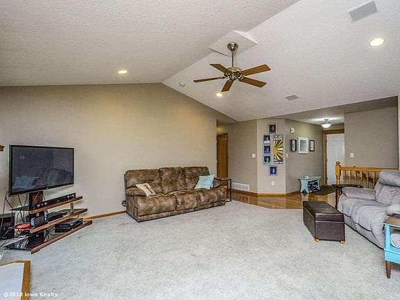 3rd image of 1465 SE Florence Dr