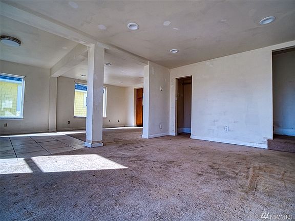 3rd image of 233 Eklund Ave
