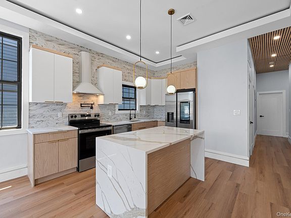 4th image of 21823 138th Avenue