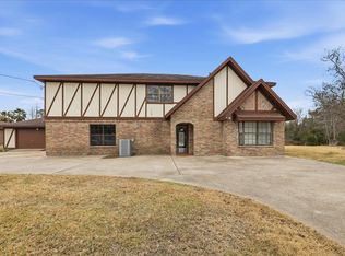 221 Berwick Dr, Bridge City, TX 77611