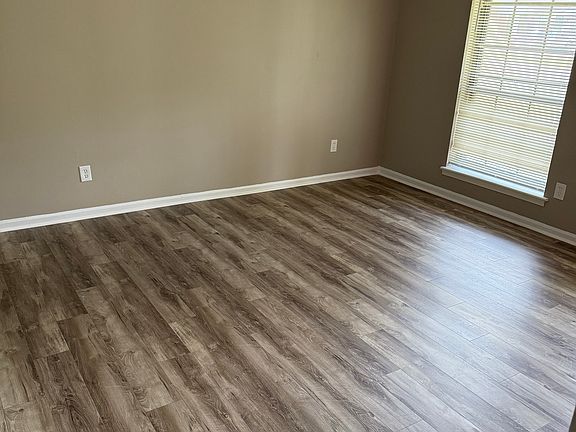 2nd image of 2881 Normandy Dr