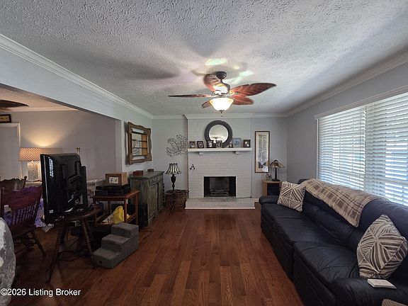 3rd image of 3910 Kirby Ln