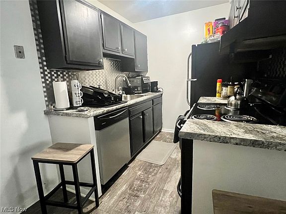 5th image of 15218 Maple Park Dr