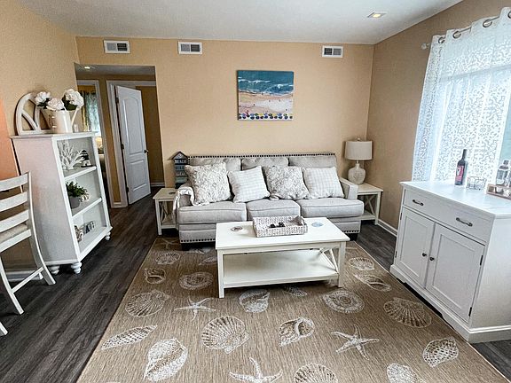 2nd image of 102 Martin Ln #B