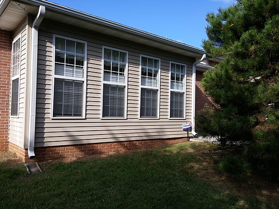 sunroom at back of the condo