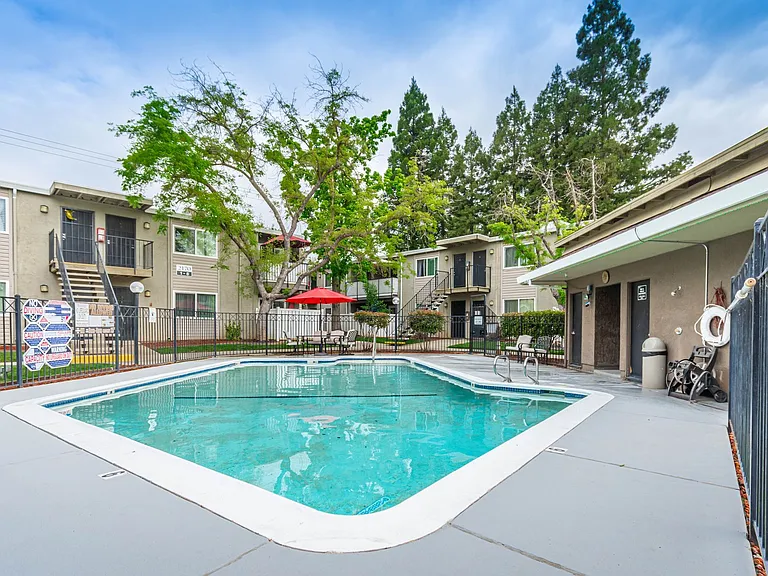 Gold Creek Apartments — Photo 15