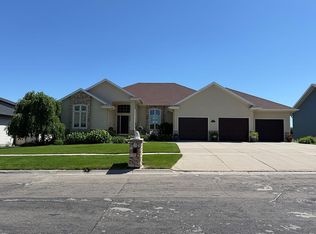 3317 Golf View Dr, Norfolk, NE 68701