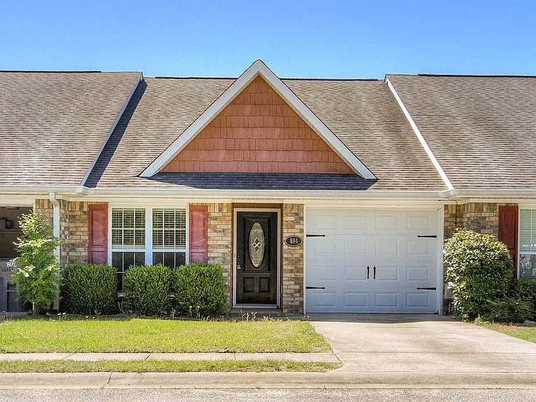 804 Bryan Cir — Photo 1