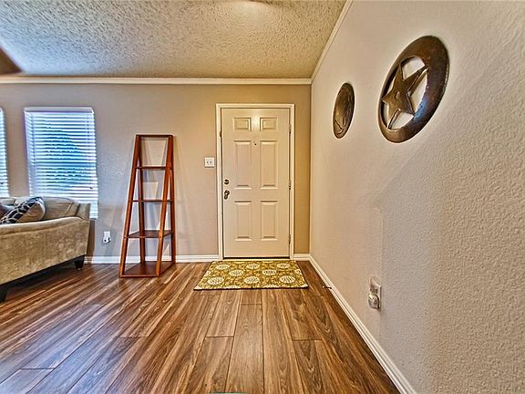 2nd image of 4701 Waterford Dr