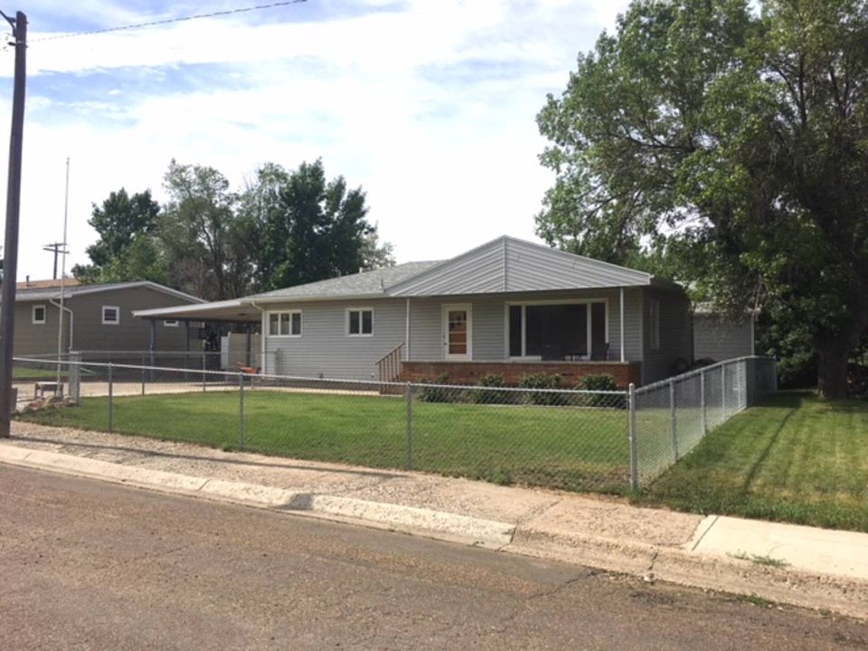 1st image of 725 7th Ave N